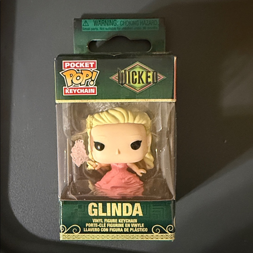 Funko Glinda Keychain in Glinda keychain